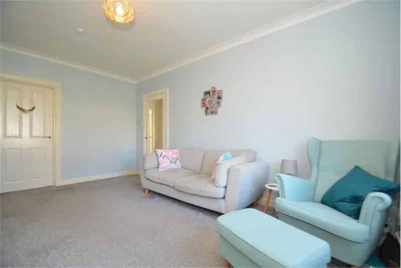 3 Bed Lower Cottage Flat Near Bankhead Primary