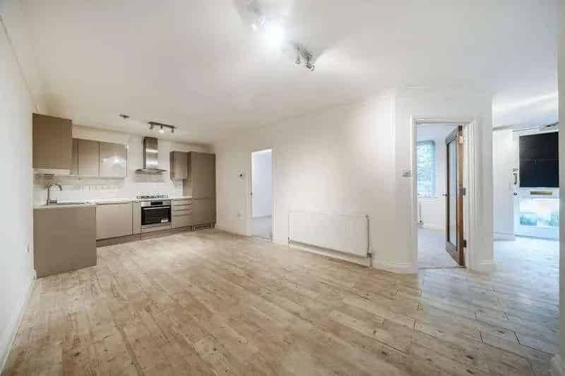 2 Bed Flat for Sale - Modern Apartment near Eden Centre