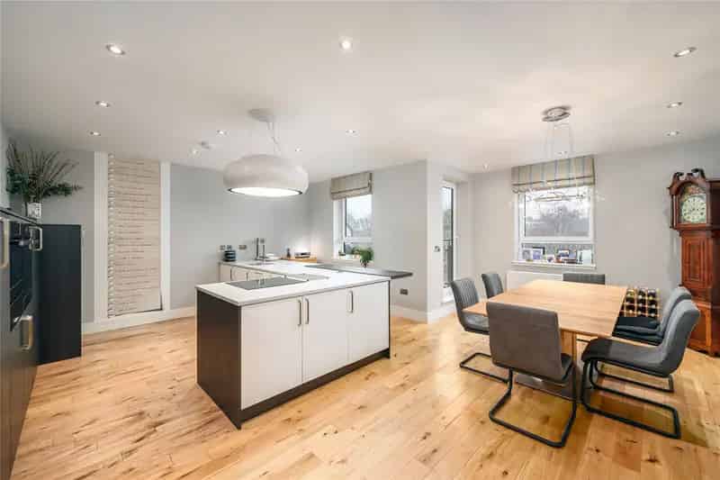 Luxury 3-Bedroom Penthouse Apartment in Trinity