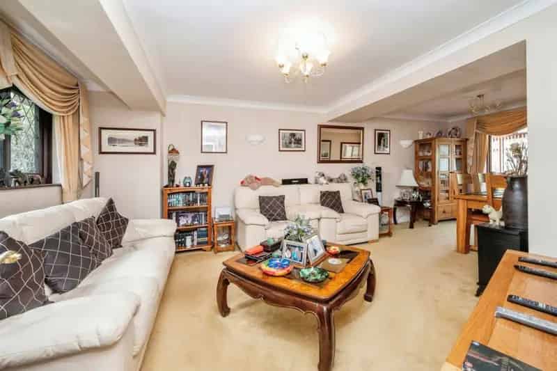 4 Bed Detached House with Annexe Hopton On Sea