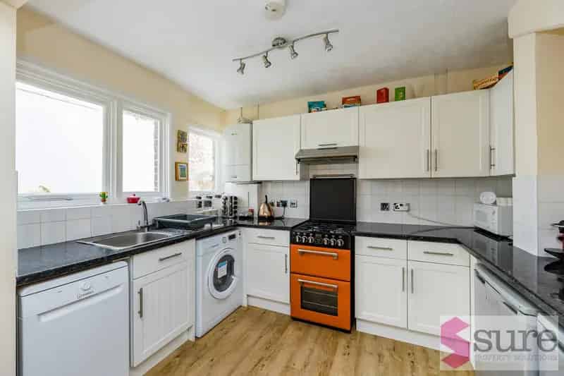 4 Bedroom Furnished House Near Royal Sussex County Hospital