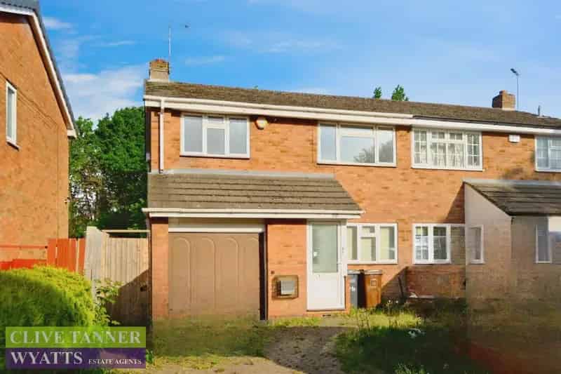3 bedroom semi-detached house for sale