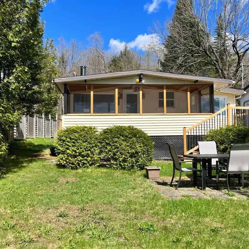 Lake Simoneau Waterfront Chalet - Cozy & Peaceful Retreat