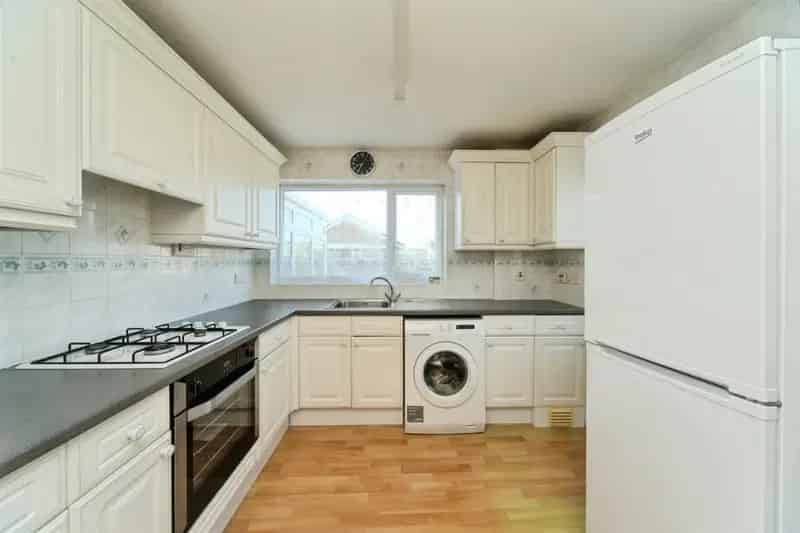 Spacious Detached Bungalow in Springfield Farm Eastbourne