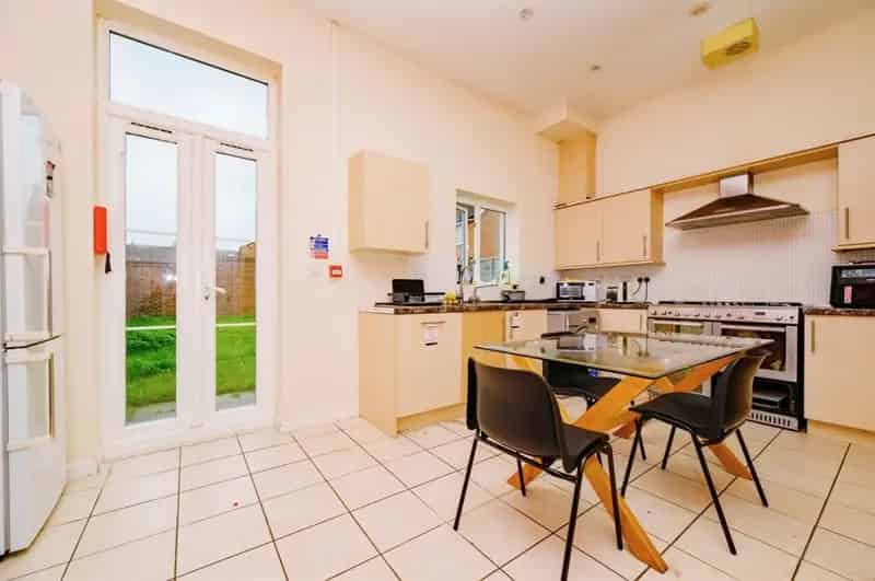 Seven Bedroom House Hatfield HMO Licensed Great for Families Investors