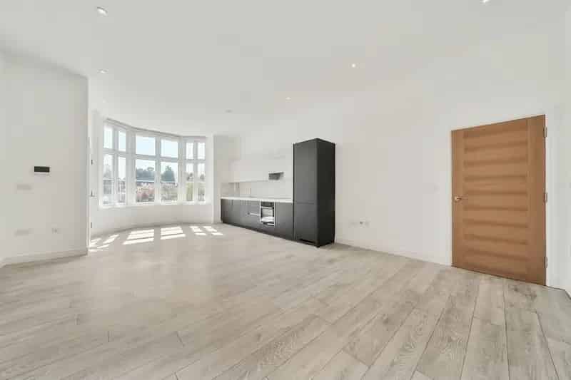 2 Bedroom Flat to Rent Central Reigate New Build