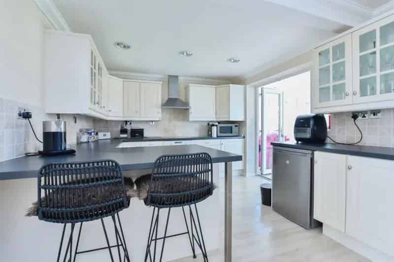 4 Bed Family Home with Conservatory and Landscaped Garden