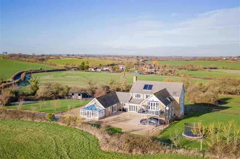 8 Bedroom Detached House For Sale