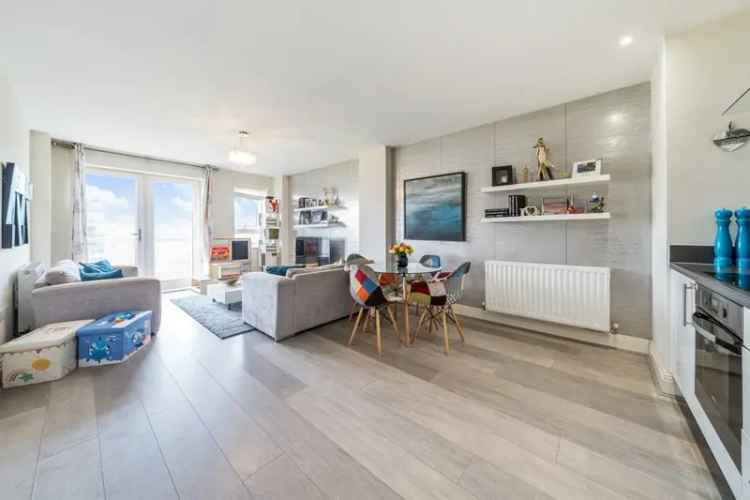2 Bed Apartment Boulters Meadow Maidenhead Parking Balcony En Suite