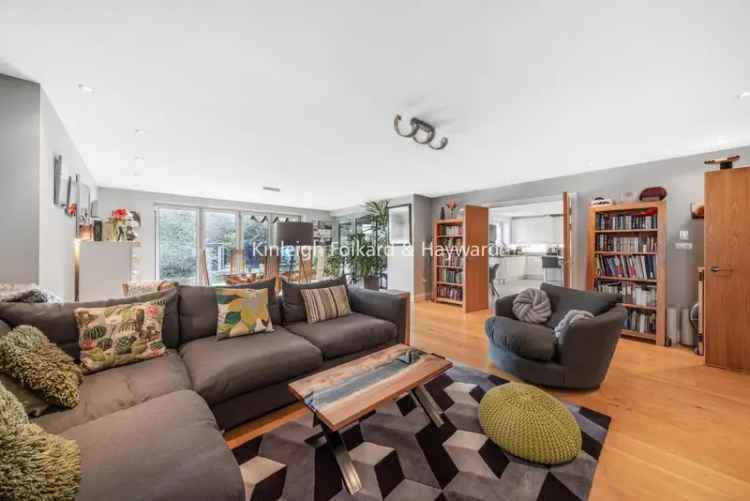 House For Sale in London, England