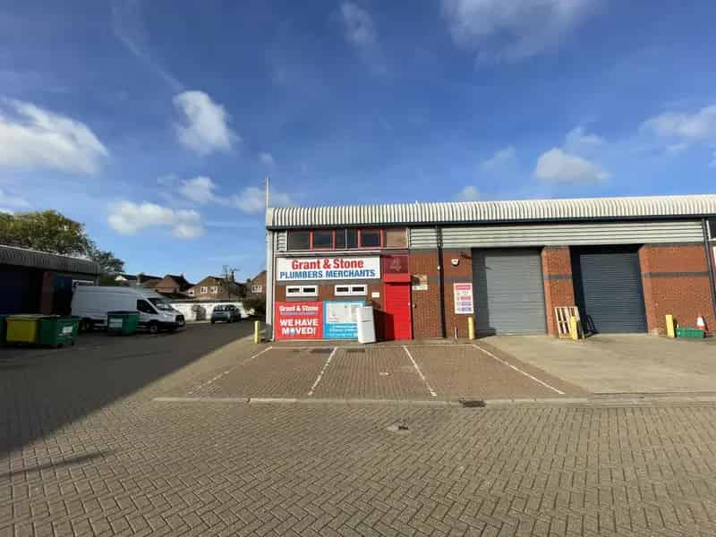 Industrial Unit For Lease 2423 Sq Ft Aylesbury