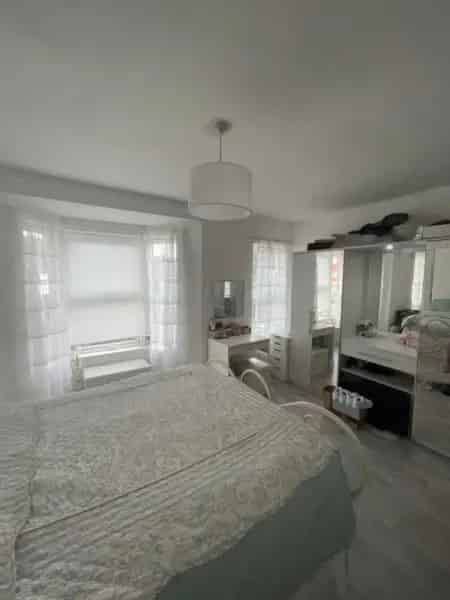 Large 3 Bed Terrace House Near Westfield - Potential 4 Beds