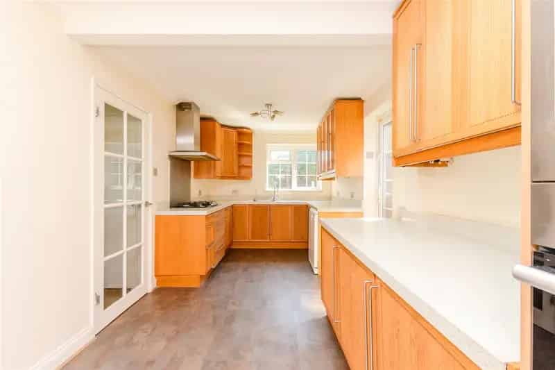 3 Bedroom Detached House for Sale Near Longfield Station