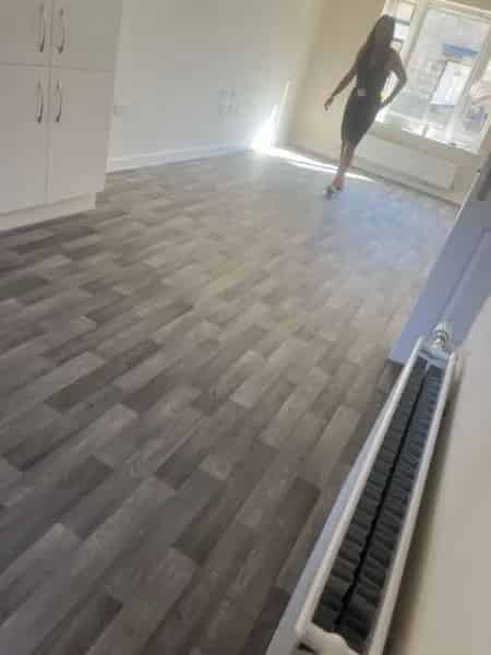 2 Double Bedrooms House with Private Garden and Driveway