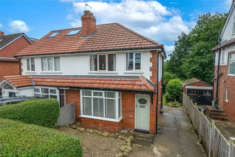 Three Bedroom House with Large Garden and Planning Permission