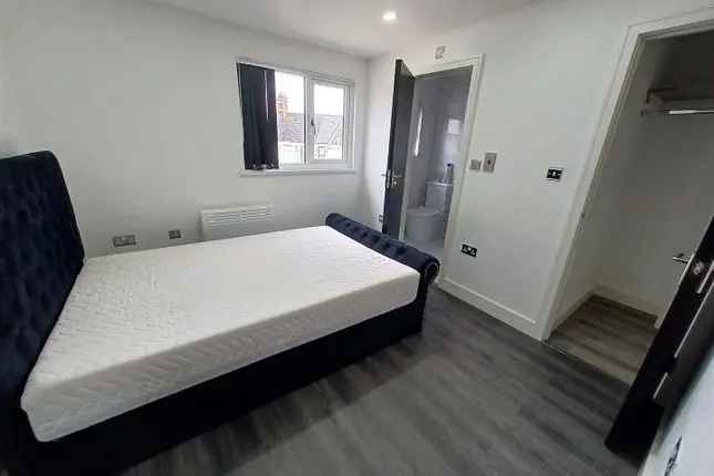 Modern Flat to Rent in Albany Road Roath Cardiff