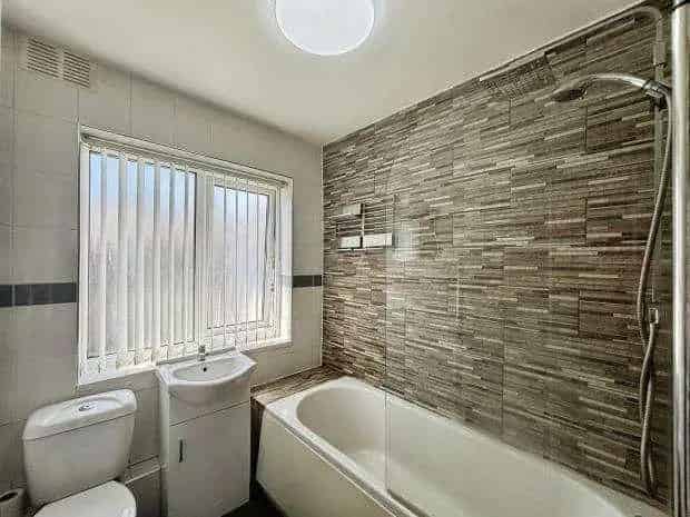 3 Bed End Terrace House for Sale Extended Loft Low Maintenance Garden