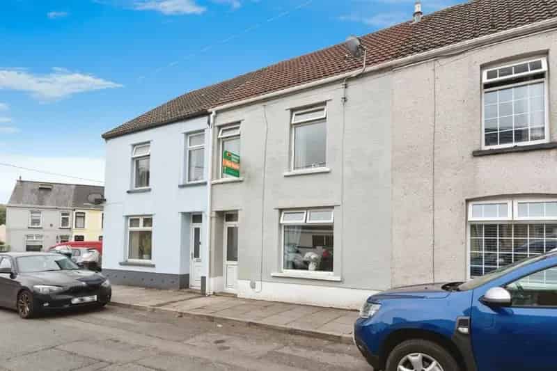 3 Bedroom Mid Terrace House For Sale