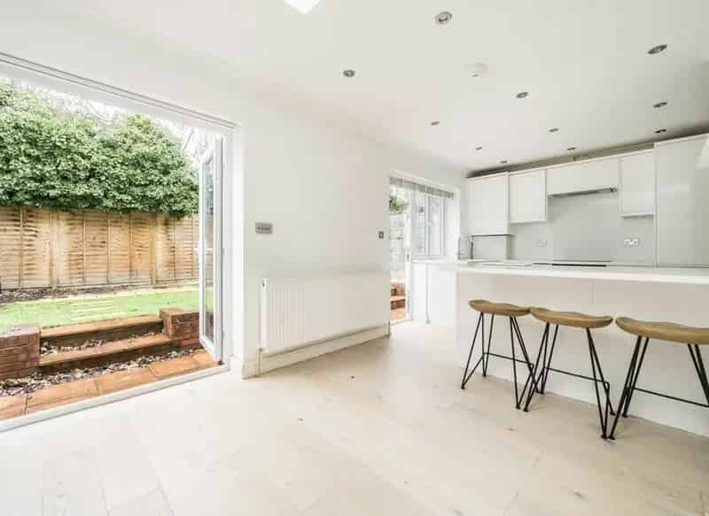 Four Bedroom Semi-Detached House Hendon