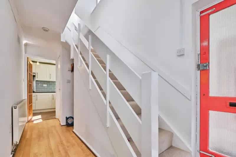 3 Bedroom Semi Detached House For Sale No Chain
