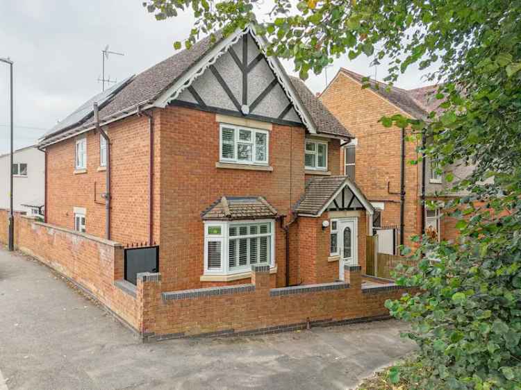 6 bedroom detached house for sale