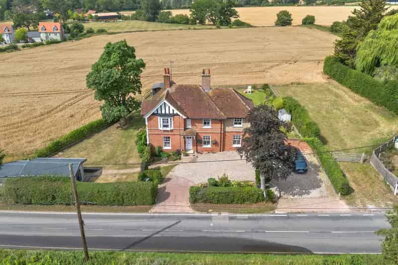 4 Bedroom Detached House with Studio Hartford End Felsted