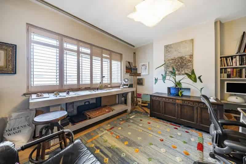 2-Bedroom Apartment Goodwood Mansions Brixton Cash Buyers Only