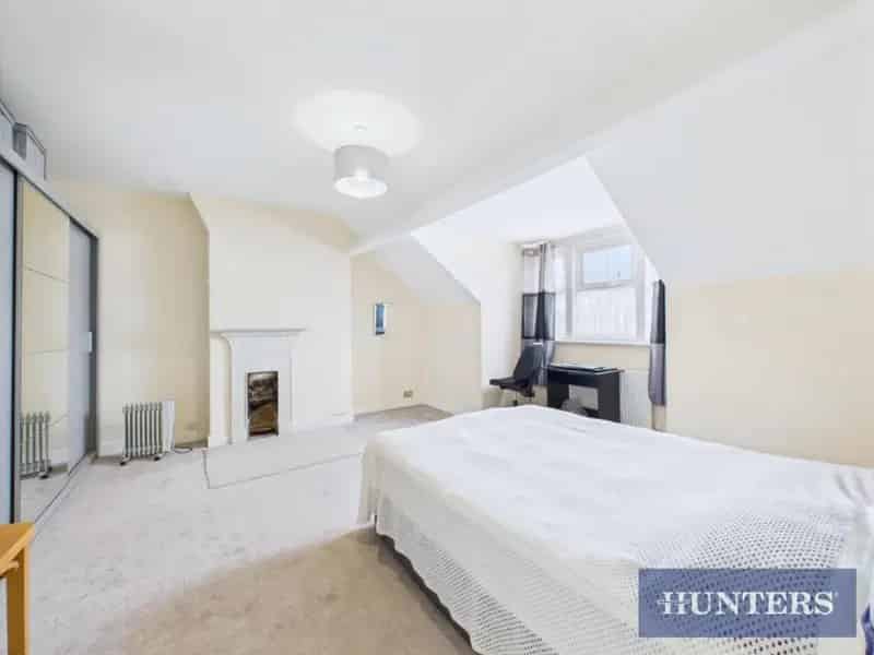 4 Bed Mid-Terraced House for Sale