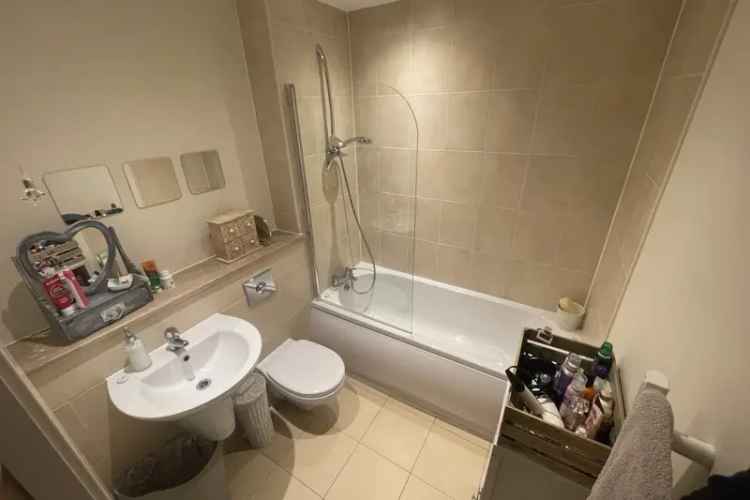 2 Bed 2 Bath Flat in BD2 with Private Parking Zero Deposit Available