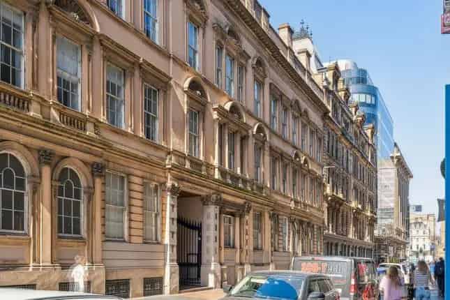 Spacious Duplex Apartment in Glasgow Merchant City Near Transport Links
