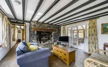 Spacious 4-Bedroom Detached Cottage Near Dartmoor National Park