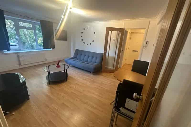 Spacious One Bedroom Flat Ealing Broadway Zero Deposit Available