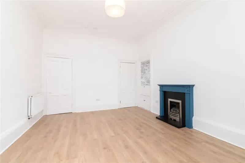 2 Bedroom Apartment to Rent - Recently Renovated