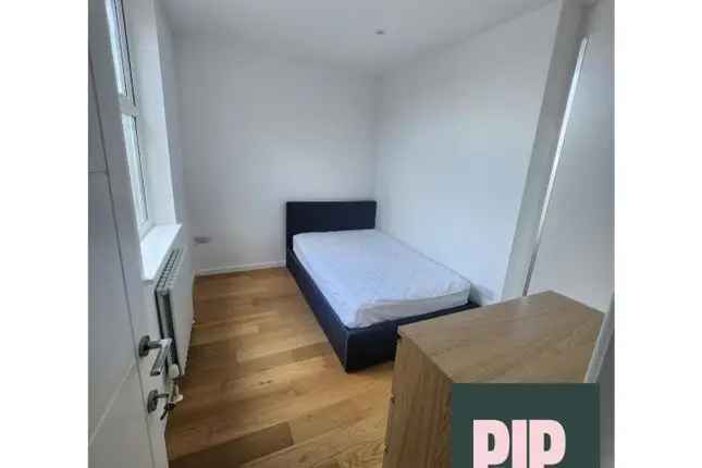 6 Bed 6 Bath Student House to Rent in Bristol