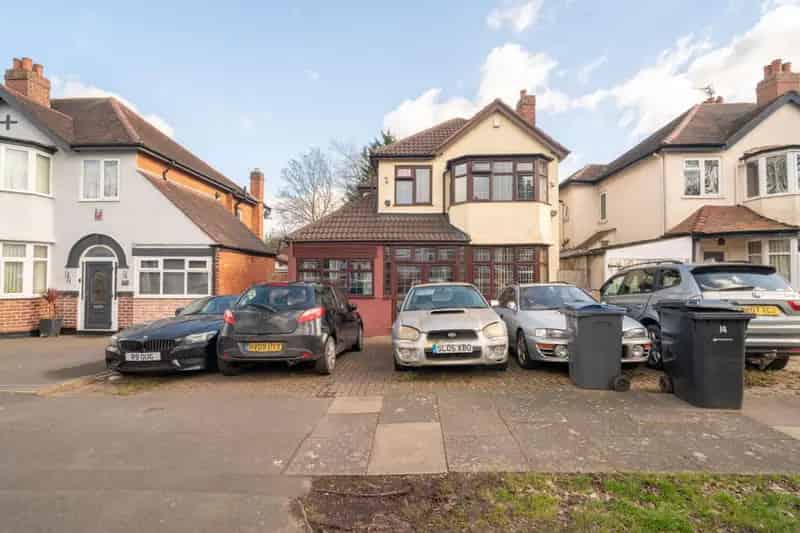 3 Bedroom Detached House for Sale Bushmore Road B28