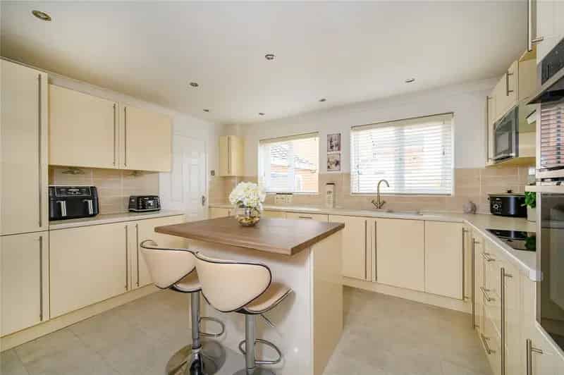 House For Sale , 15, Hill Top Lane, Leeds, England