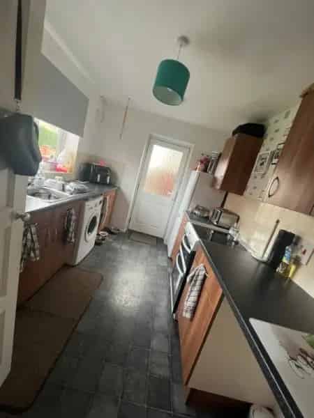 2 Large Double Bedroom Semi Detached House Near Schools and Shops