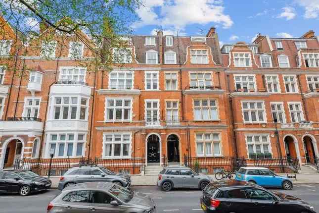 Flat for sale in Palace Court, London W2