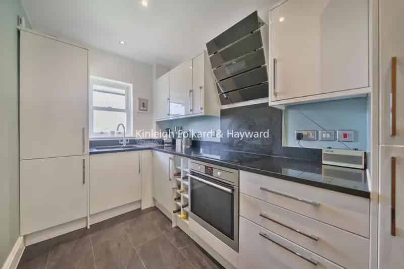 One Bedroom Apartment with Balcony and Secure Parking