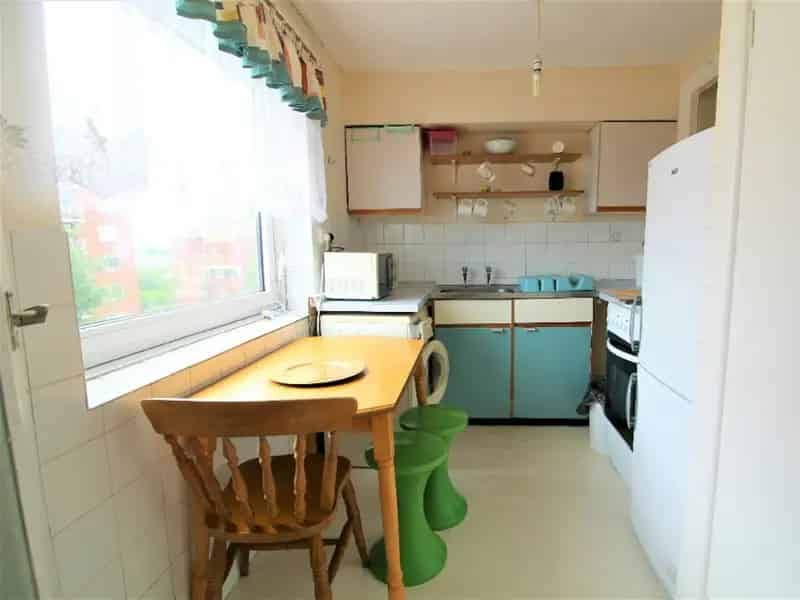 Hove Studio Flat Near Shops and Station