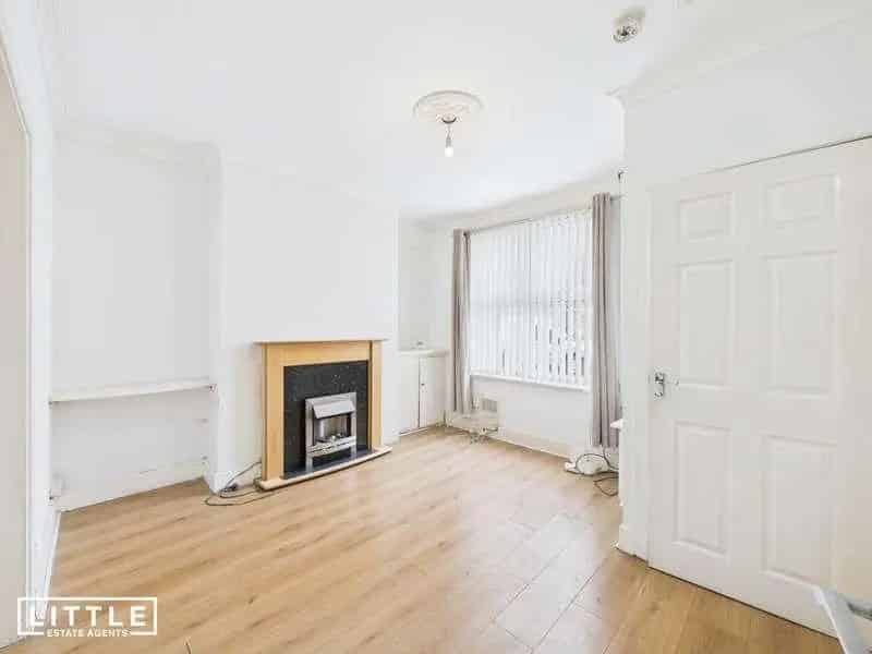 2 bed house for sale