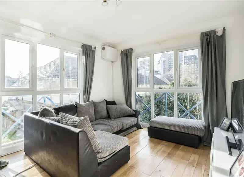 Chain Free Two Double Bedroom Flat Near New Cross Stations