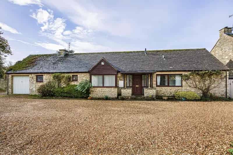 2 Bedroom Bungalow for Sale in Cirencester