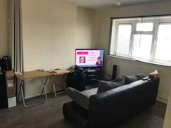 Flat For Rent in Canterbury, England