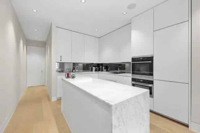 Luxury Bloomsbury Apartment 1373ft2  High Ceilings Private Terrace