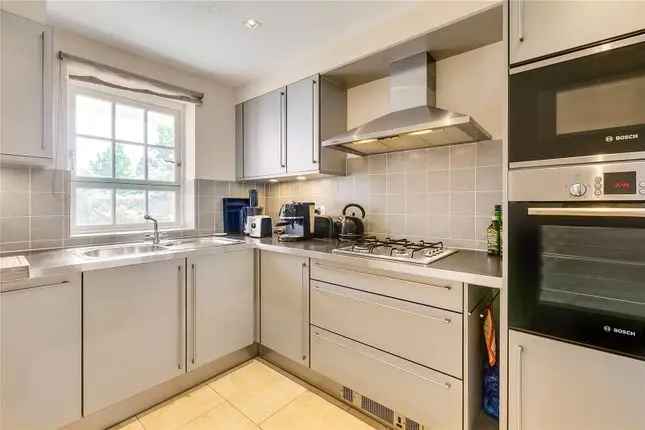 Terraced house to rent in Temple Road, Richmond TW9