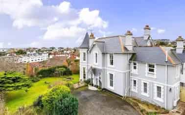 Victorian Maisonette with Private Gardens and Potential Annexe