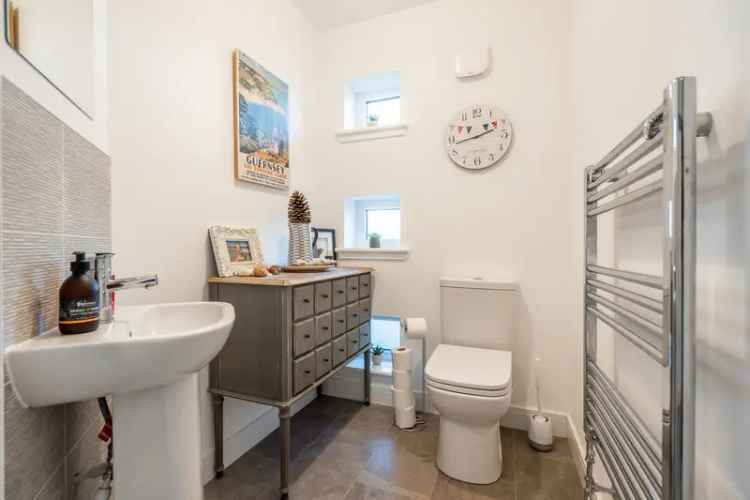 4 Bedroom Detached House with Energy Efficient Features