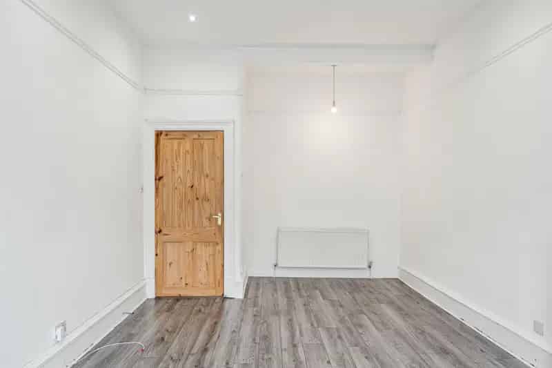 Spacious One Bedroom Flat in Dennistoun Drives Area