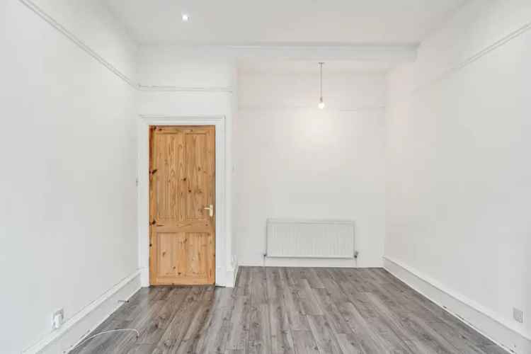 Spacious One Bedroom Flat in Dennistoun Drives Area